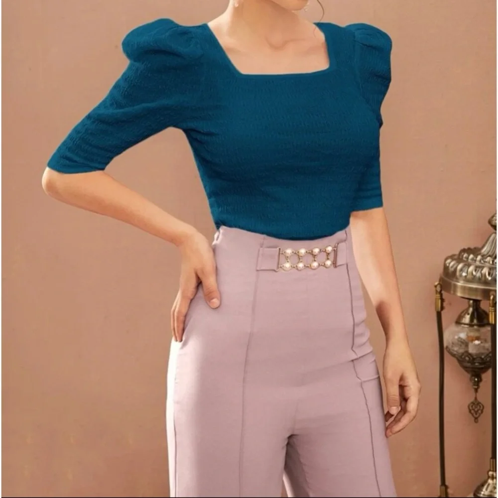 Beautiful blouse - Picture 1 of 4